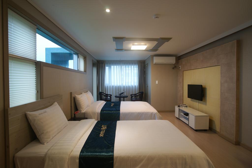 R&T Hotel Чеджудо Номер фото