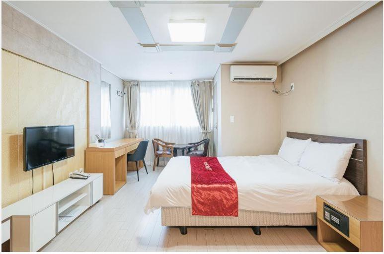 R&T Hotel Чеджудо Экстерьер фото