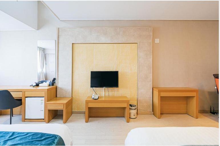 R&T Hotel Чеджудо Экстерьер фото