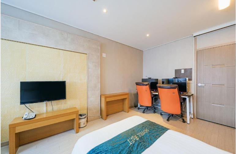 R&T Hotel Чеджудо Экстерьер фото