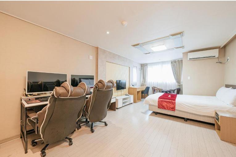 R&T Hotel Чеджудо Экстерьер фото