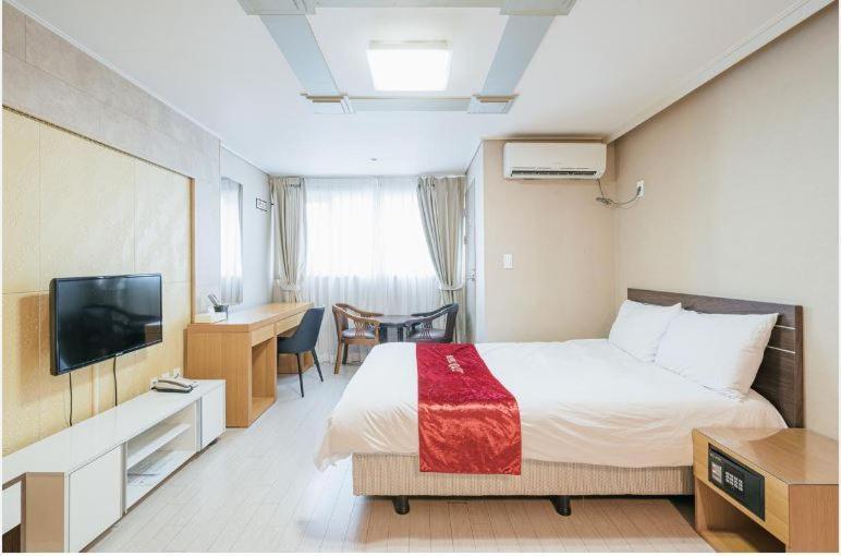 R&T Hotel Чеджудо Экстерьер фото