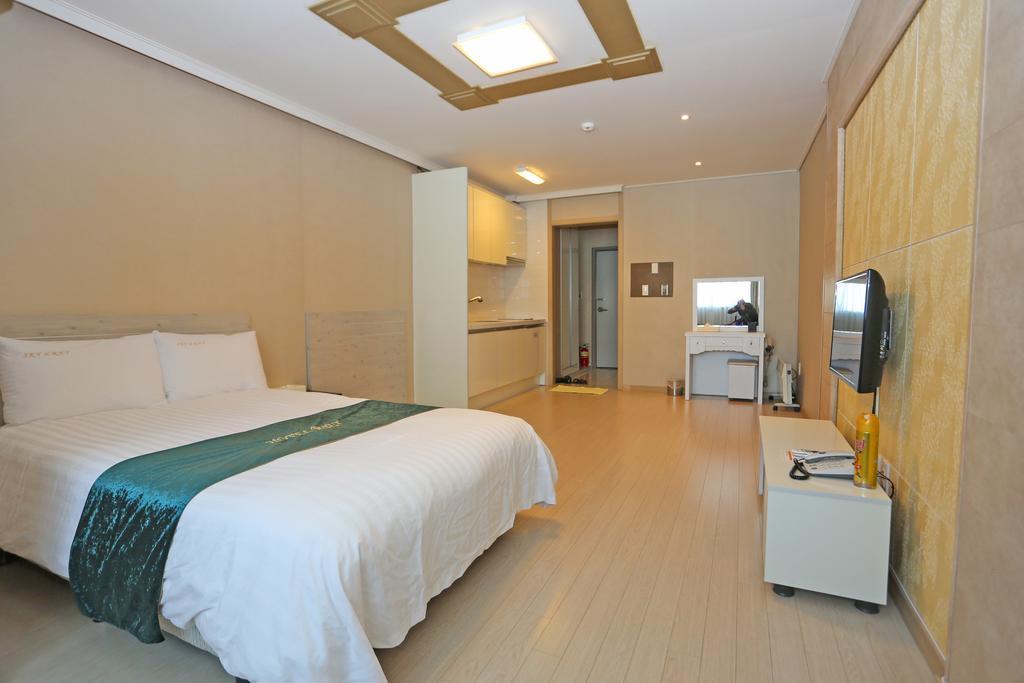 R&T Hotel Чеджудо Экстерьер фото