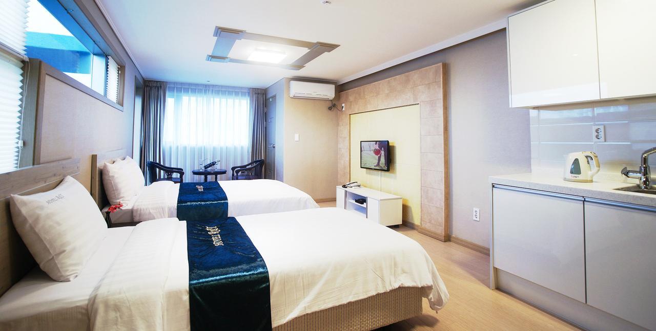 R&T Hotel Чеджудо Экстерьер фото