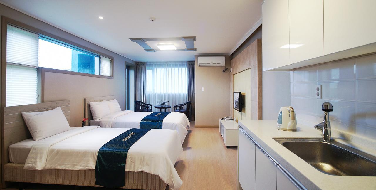 R&T Hotel Чеджудо Экстерьер фото